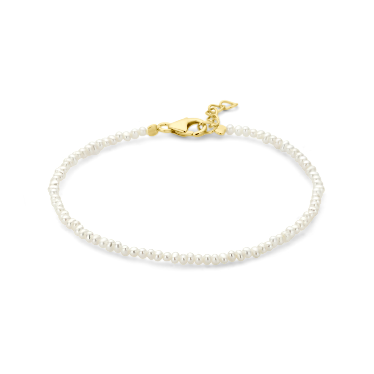 Geelgoud op 925 zilveren armband uitgevoerd met parels. De armband heeft een draaglengte van 16.5cm met 2cm extensie. Geen garantie op de plating.