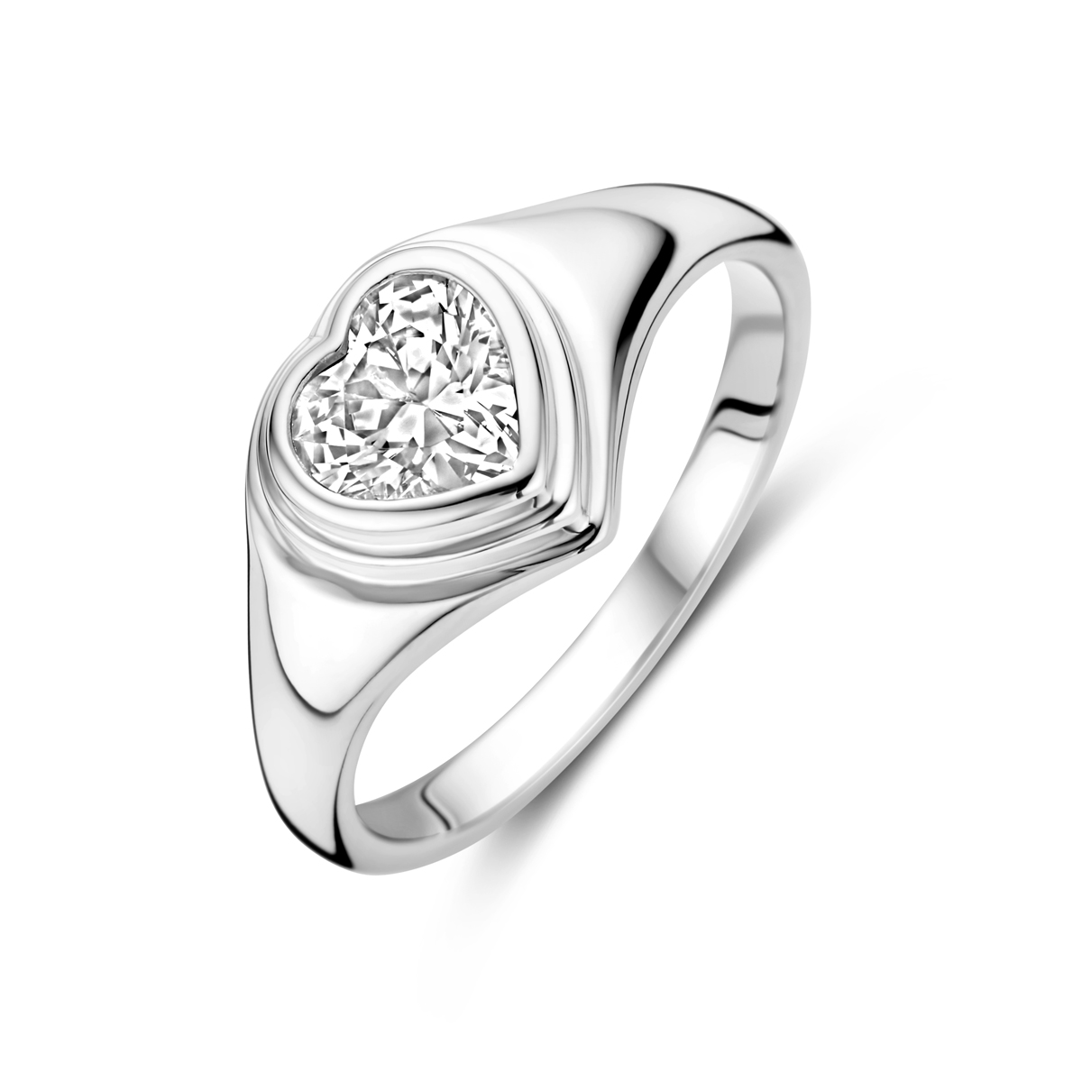 Gerhodineerd 925 zilveren ring uitgevoerd in de vorm van een hartje met zirkonia. 
De ring heeft een breedte van 10 mm.