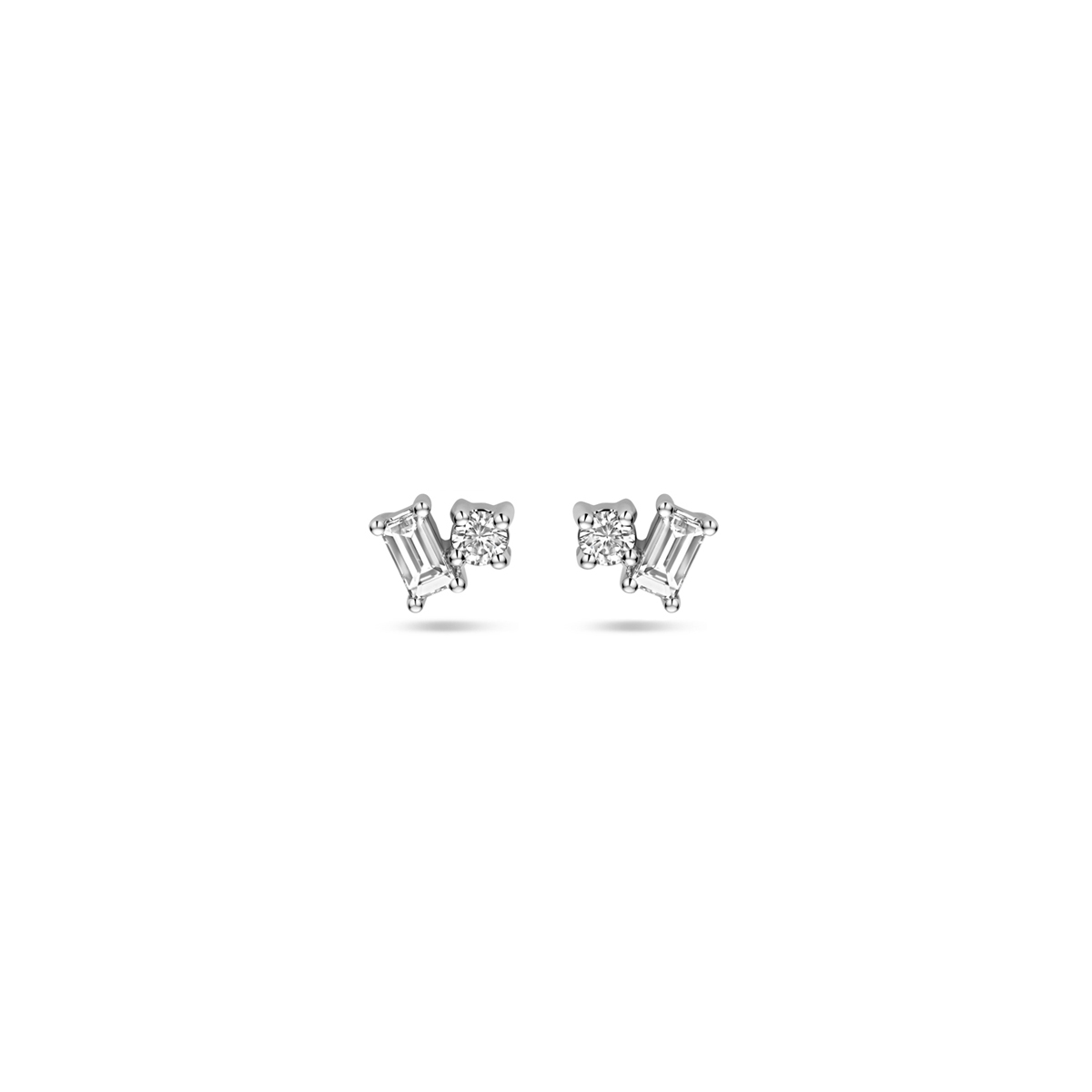 14k Witgouden oorknoppen uitgevoerd met diamant. De oorknoppen hebben een afmeting van 4x5.5. Het totale diamantgewicht is 0.2ct.
