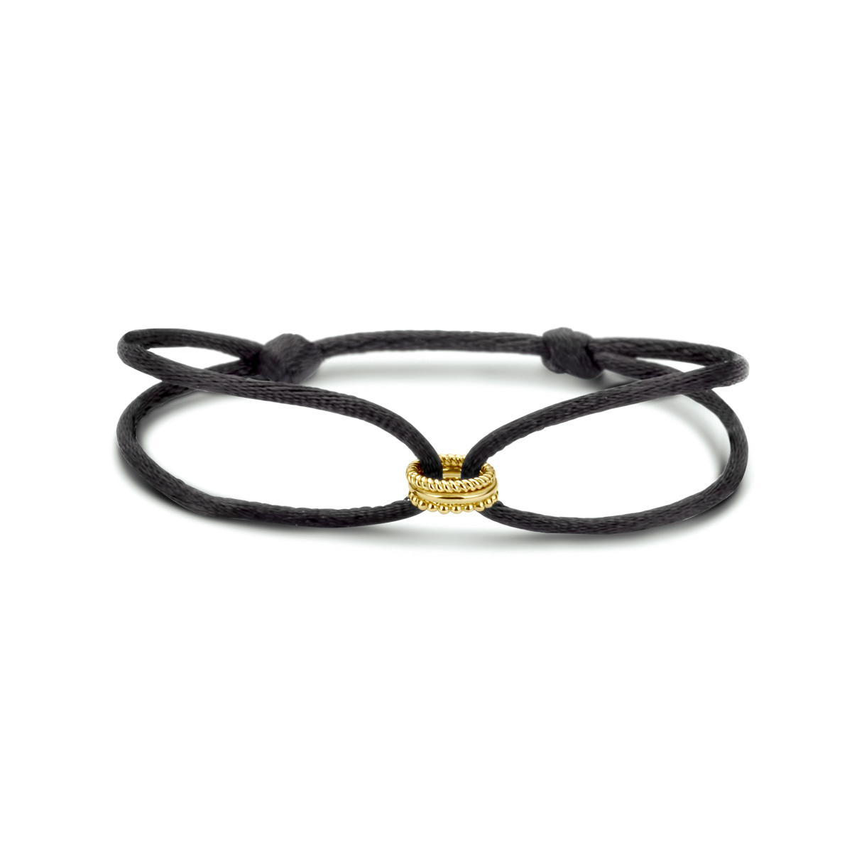 Zwart gevlochten armband uitgevoerd met 14k geelgouden elementen. De armband heeft draaglengtes van 13 tot 26cm. De geelgouden elementen hebben een diameter van 9mm.