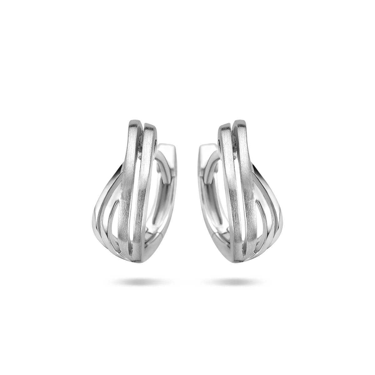 Gerhodineerd 925 zilveren klapoorringen met een afmeting van 13.5x5.5mm.