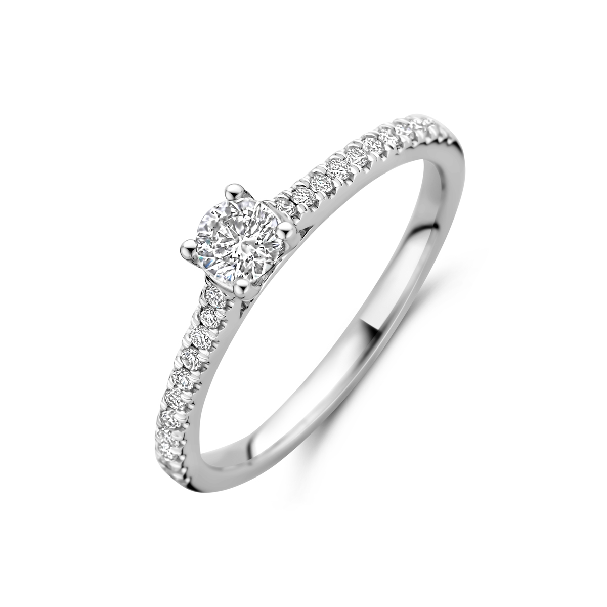 14k Witgouden ring uitgevoerd met lab grown diamant. De ring heeft een breedte van 4mm. Het totale diamantgewicht is 0.39ct. Lab grown diamanten zijn diamanten die ontstaan in een laboratorium. Onder extreem hoge druk en temperatuur wordt het natuurlijk ontstaansproces nagebootst met als eindresultaat een diamant met dezelfde chemische eigenschappen maar met een andere oorsprong.