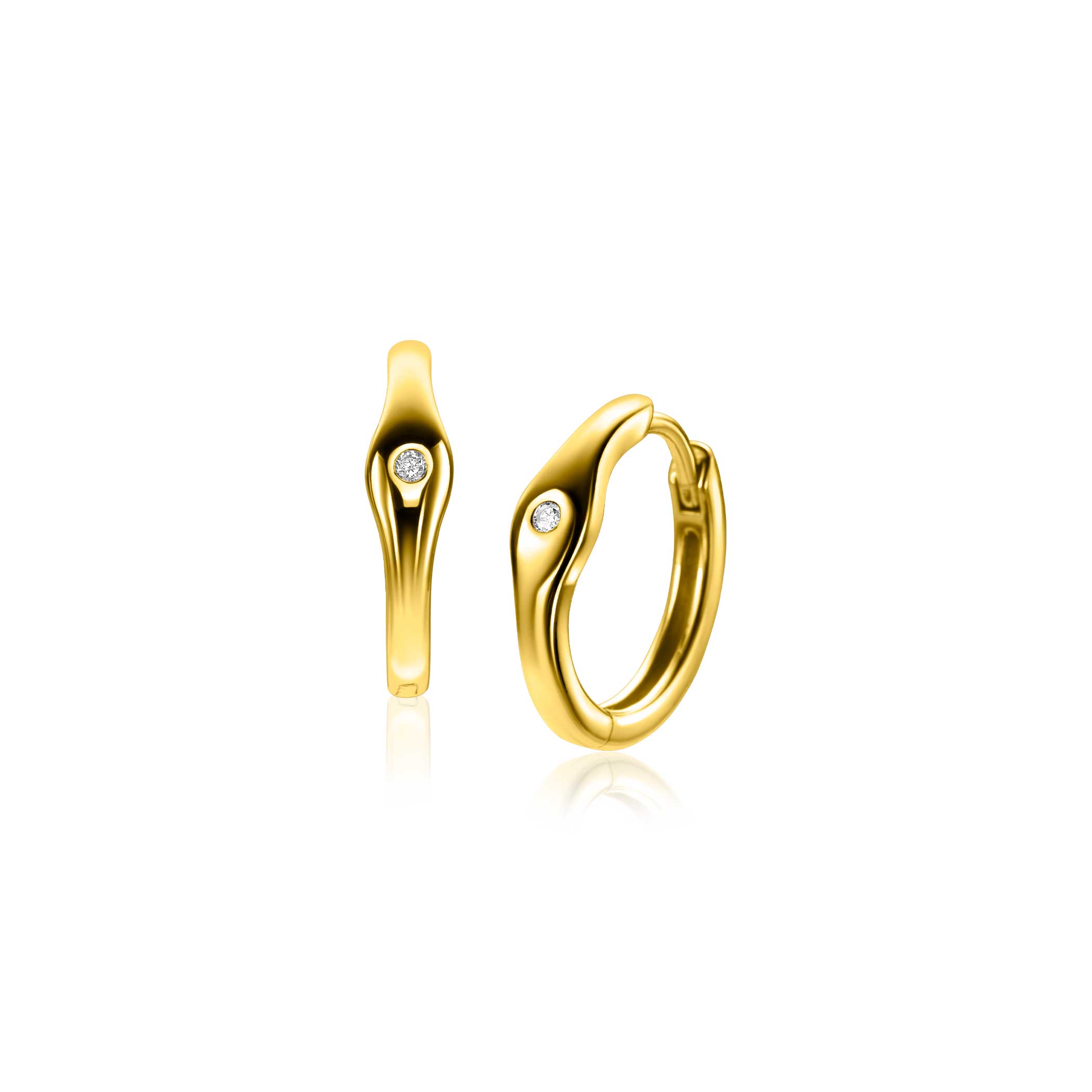 Zinzi gold plated zilveren oorringen (15mm) organisch gevormd met witte zirkonia. Met luxe en gemakkelijke klapsluiting.