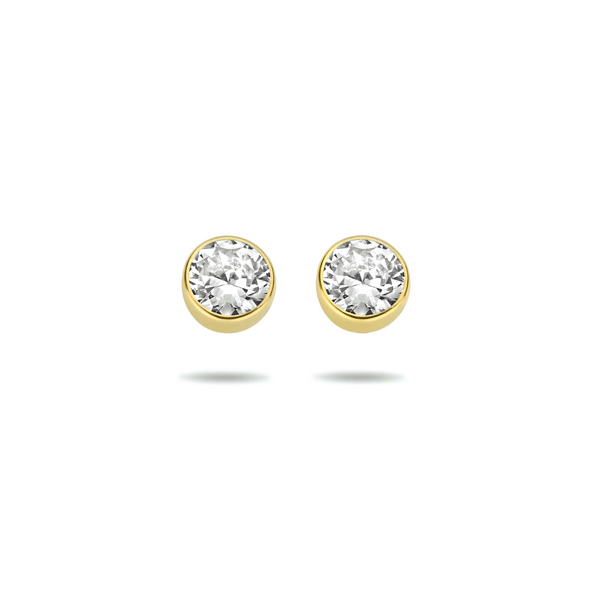 Deze prachtige 14 karaat geelgouden oorstekers met zirkonia van 6 mm zijn een echte eyecatcher. De zirkonia steentjes zorgen voor een subtiele sprankeling en maken deze oorbellen perfect voor elke gelegenheid. Draag ze alleen voor een minimalistische look of combineer ze met andere gouden sieraden voor een meer opvallende stijl. Een must-have voor elke sieradencollectie!