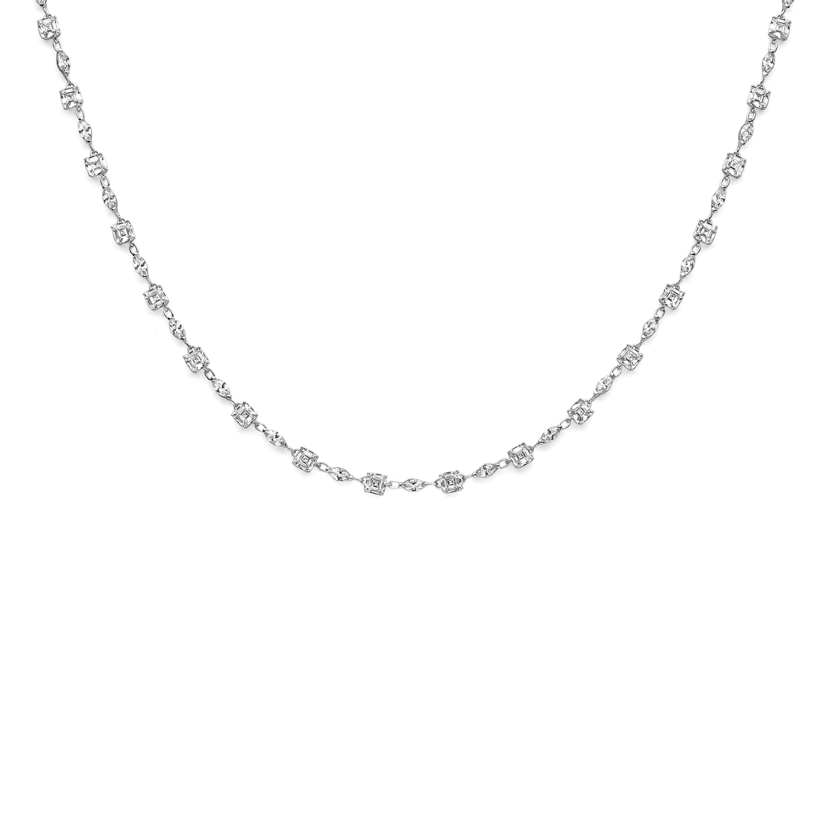 Gerhodineerd 925 zilveren collier uitgevoerd met zirkonia en een karabijn sluiting. Het collier heeft een draaglengte van 44cm en een extensie van 3cm.