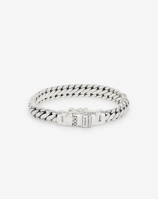 De Ben schakel is een van onze populairste collecties, die met recht een echt Buddha to Buddha icoon genoemd wordt. Deze Ben XS armband van gerecycled sterling zilver is een smallere variant van de klassieke Ben armband. Met passie met de hand gemaakt door de beste ambachtslieden van Zuid-Oost Azië. Welke mijlpaal vier jij met dit sieraad?