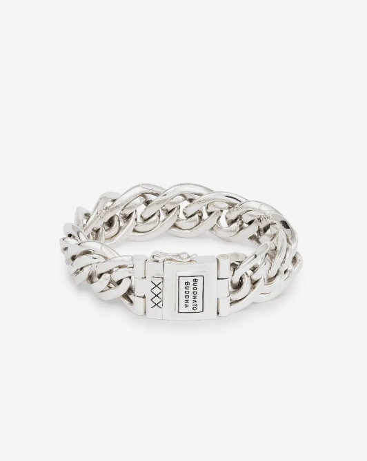 De Nathalie is een van de bekendste schakels uit de Heritage collectie. De aparte dubbele schakels die typisch zijn voor de Nathalie familie maakt deze sterling zilveren armband tot een echte blikvanger! Creëer een vlotte en stoere look met deze tijdloze en handgemaakte armband. De zilveren armband laat zich perfect combineren met andere Buddha to Buddha sieraden. 
