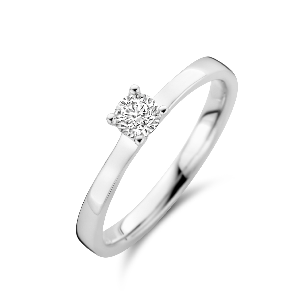 14k Witgouden ring uitgevoerd met een schitterende diamant. De ring heeft een breedte van 4mm.