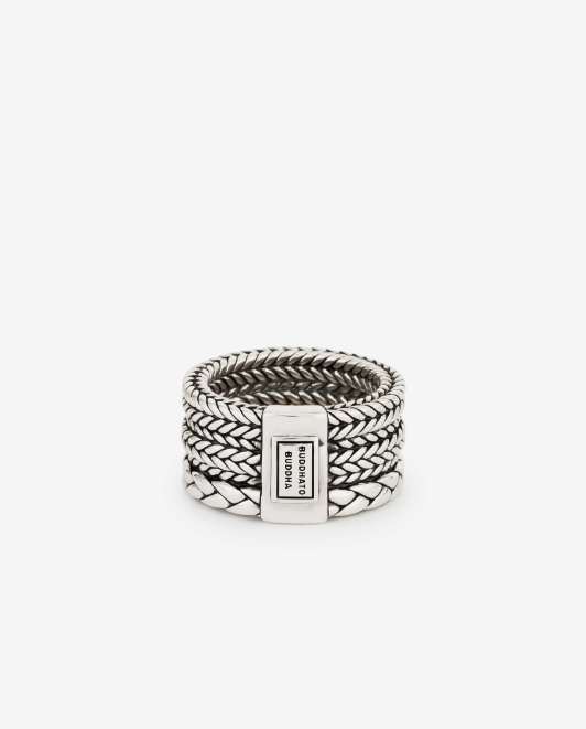 Deze ring maakt de Triple Mini collectie compleet! De populaire schakels van Barbara, Ellen en George worden gecombineerd tot één stijlvolle ring. Handgemaakt van sterling zilver, tijdloos en uniek!