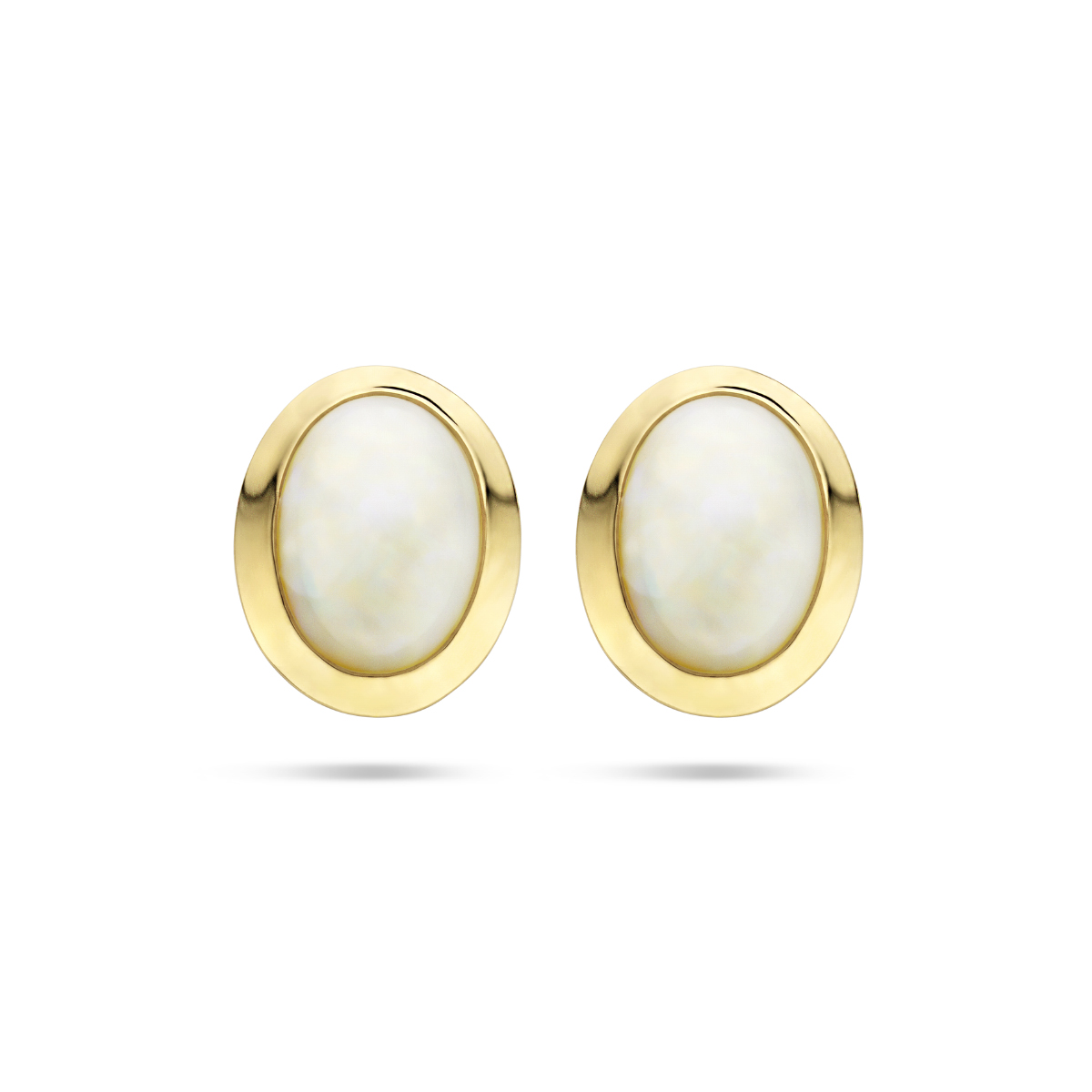 14k Geelgouden oorknoppen uitgevoerd met schitterende opaal. De oorknoppen hebben een afmeting van 10x8mm en de opaal heeft een steengewicht van 0.28ct (2x 0.14ct).