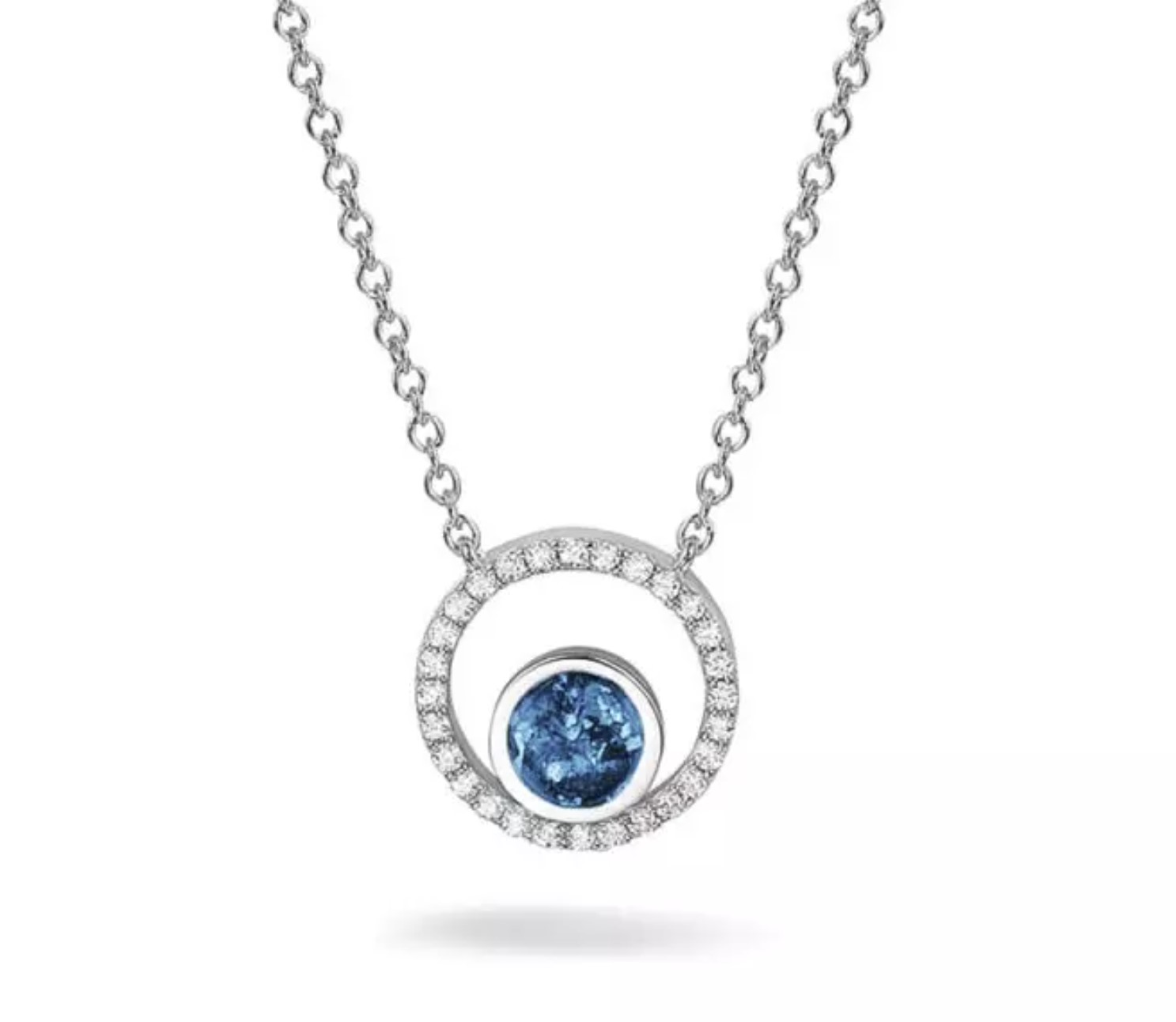 CIRCLE GEM NECKLACE
Verkrijgbaar in zilver of goud. Vanaf 209 Euro