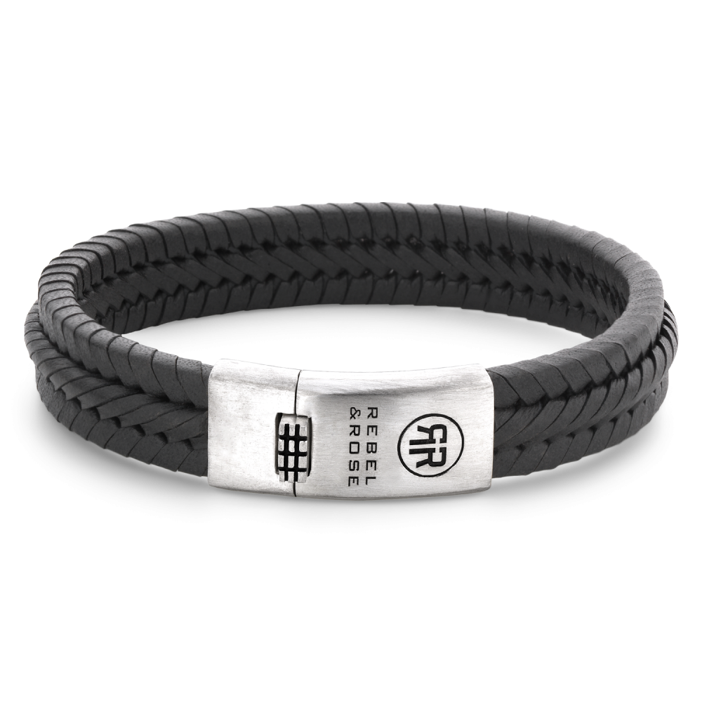 Leren gevlochten armband van het merk Rebel & Rose met zilveren sluiting. Kleur Grijs / Antraciet.