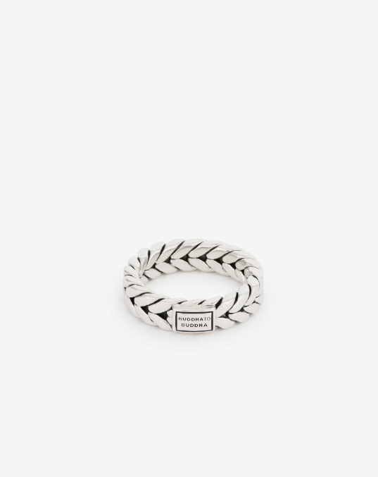 De krachtige Barbara schakel is een van onze meest populaire ontwerpen. Natuurlijk is deze succesvolle familie niet compleet zonder een XS ring. De Barbara XS ring is geïnspireerd op de beroemde Barbara weeftechniek en is een verfijnde XS versie van de Barbara Double Ring. De Barbara familie bestaat ook uit zilveren en leren armbanden, ringen en kettingen die perfect te combineren zijn met deze Barbara XS ring. 