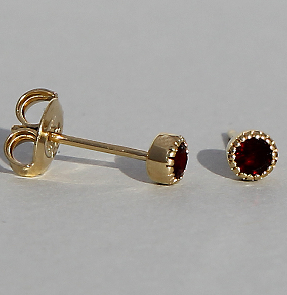 Zilver vergulde oorstekers met granaat 3 mm