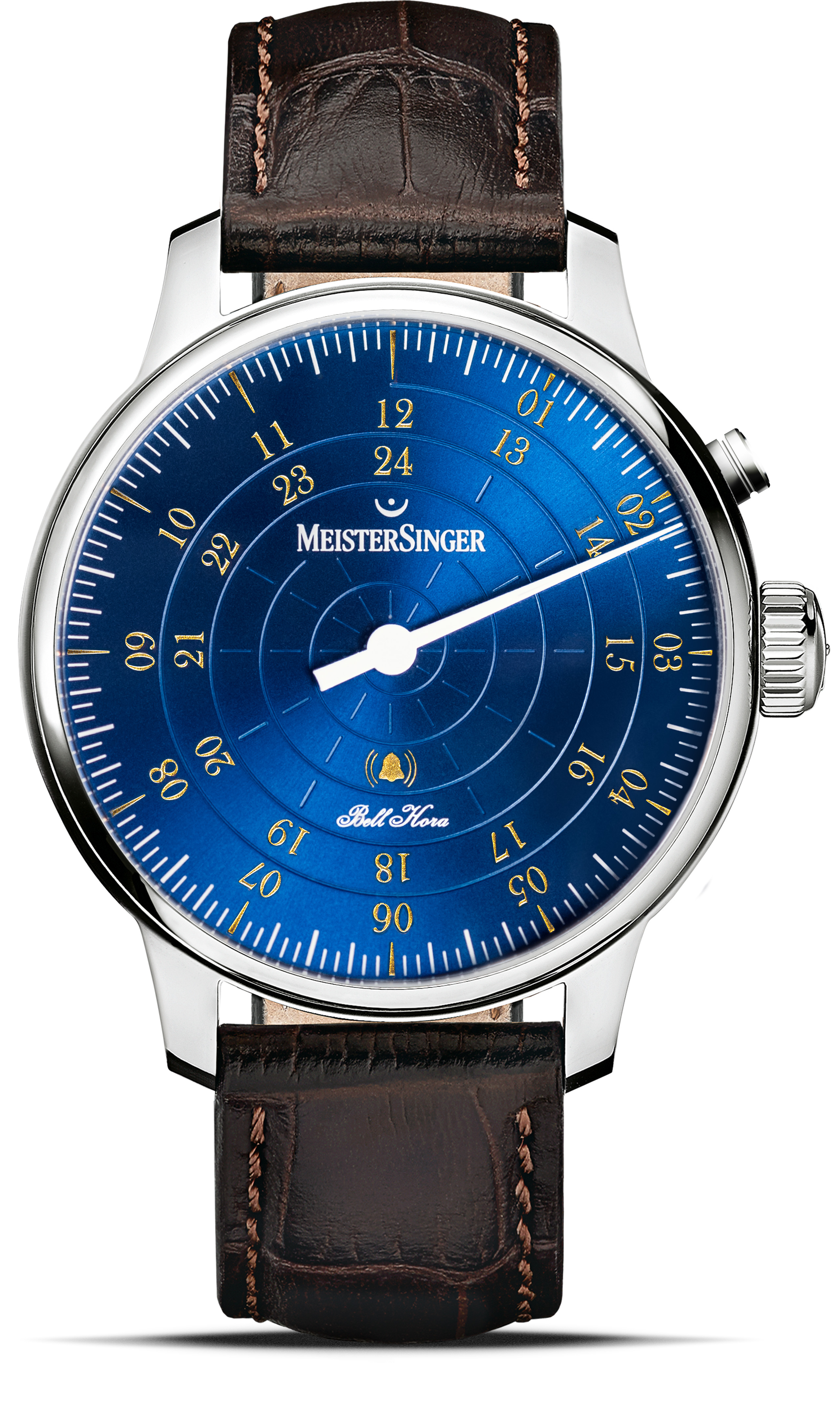 Dit is een automatisch horloge van het merk MeisterSinger uit de collectie Timekeeping Icons.
Het horloge heeft een wijzerplaat in de kleur medium blauw en goud en een band in de kleur bruin.