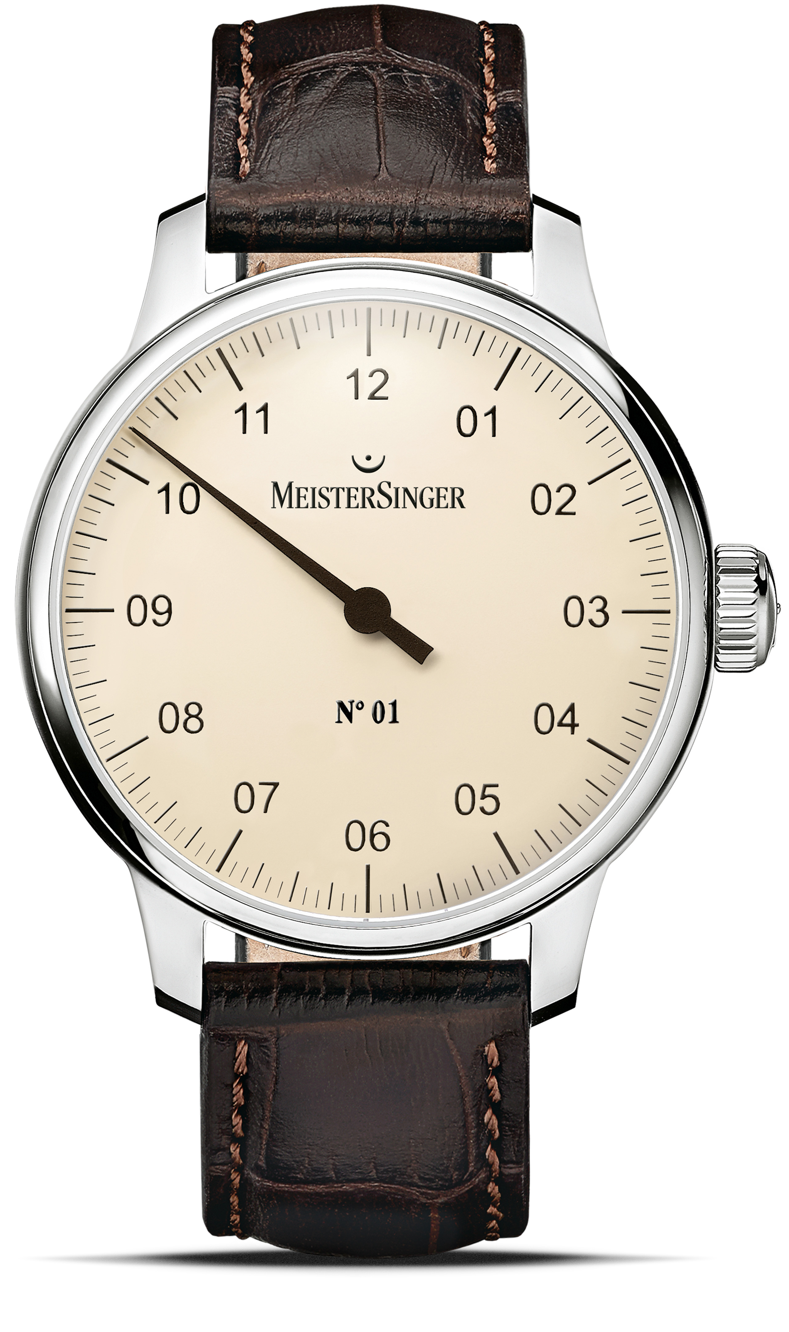 Dit horloge heeft een crémekleurige analoge wijzerplaat met een zilverkleurige kast (43 mm diameter) en is voorzien van saffier glas. Het horloge is voorzien van een handopwindbaar uurwerk en is 5 ATM/Bar (50m) waterdicht. Dit horloge komt uit de No.01 serie.