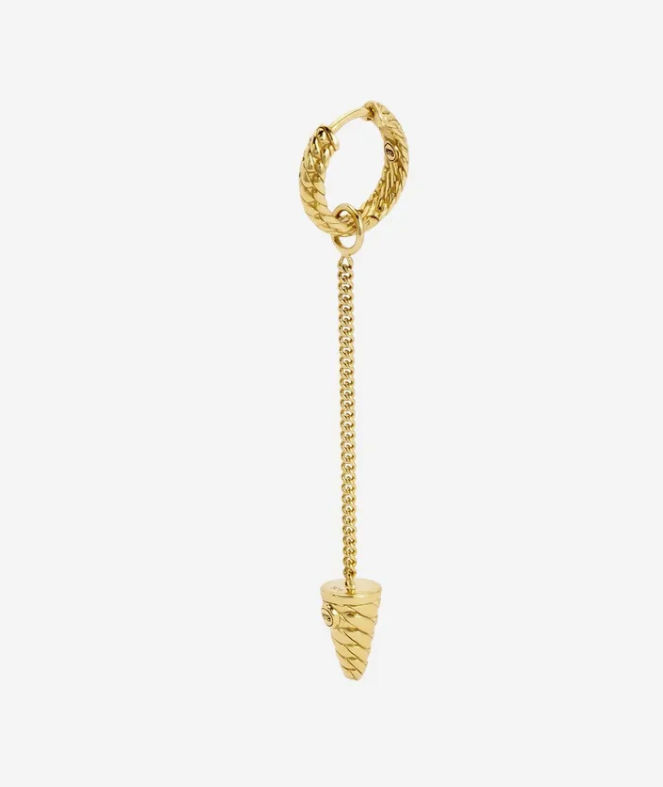 De Ben Earhoop is een eyecatching oorbel gebaseerd op de populaire Ben schakel en maakt deel uit van de Earparty collectie. Deze prachtige oorbel is verkrijgbaar in zowel gerecycled zilver, 14-karaats goud als verguld. De oorbel is gecombineerd met een Essential ketting en heeft een hangende kegel met ons iconische Ben design, een van onze meest populaire schakels. De oorbellen zijn los te koop, maar staan natuurlijk ook leuk in combinatie met andere oorbellen van de Earparty of als setje van twee dezelfde. De mogelijkheden om deze prachtige oorbellen te combineren zijn eindeloos, waardoor de Earparty-collectie echt een must-have is. Ontworpen in Amsterdam en handgemaakt in Zuid-Oost Azië van gerecycled zilver met een premium goudlaag van 3.0 micron. De laag goud is gemiddeld 5 maal dikker dan reguliere gold plated items en gemaakt van 18-karaat goud. Ga jij het leven vieren door jezelf of iemand anders te trakteren op dit sieraad?