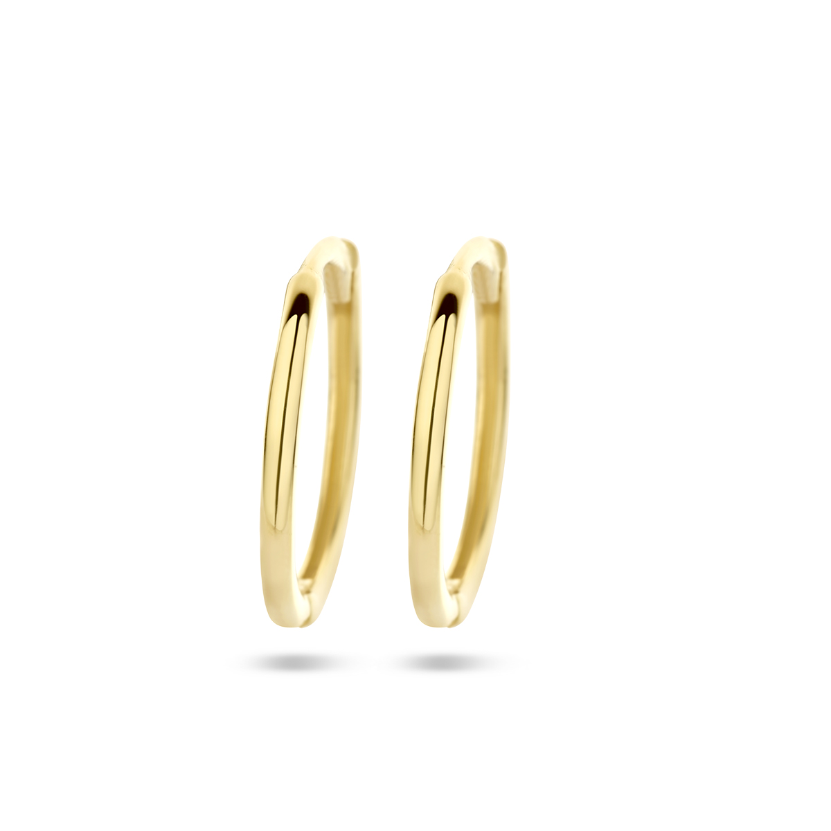 14k Geelgouden oorringen met een dikte van 1.5mm.