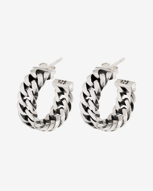 De Chain oorbellen zijn gebaseerd op de Chain armband en een echte bestseller. Deze zilveren oorbellen zijn perfect te combineren met andere sieraden met Chain schakels.