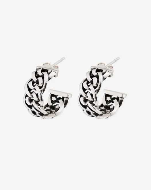 De Nathalie oorbellen zijn prachtige sterling zilveren oorbellen gebaseerd op de Nathalie link. De Nathalie schakel is een van de bekendste schakelontwerpen in onze collectie. De kenmerkende dubbele schakel maakt van deze oorbellen een echte eyecatcher. Creëer een moeiteloze en gedurfde look met deze tijdloze stukken!