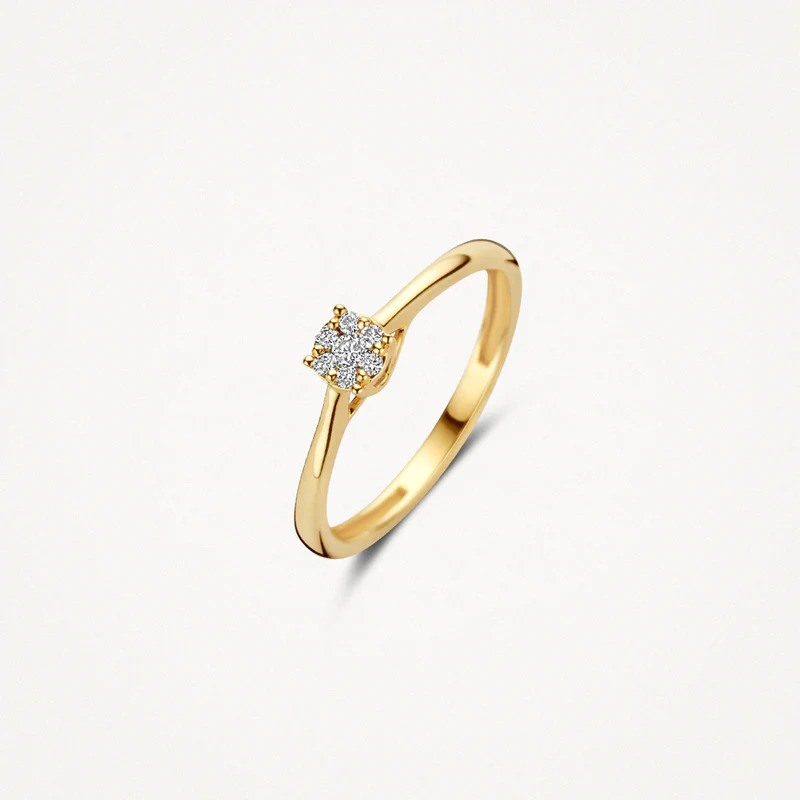 Het ontwerp met de gebogen, elkaar kruisende lijnen onder de zetting, maakt van deze 14k geelgouden ring met diamanten een bijzonder sieraad. De band heeft een doorsnee van 2 mm. De ring combineert ook mooi met andere sieraden met diamant uit onze collectie.