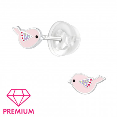Deze prachtige zilveren oorstekers zijn gedetailleerd met schattige vogeltjes en stralen een subtiele elegantie uit. Ze zijn handgemaakt van hoogwaardig zilver en zijn perfect voor dagelijks gebruik of voor speciale gelegenheden. Combineer ze met een eenvoudige outfit voor een verfijnde uitstraling of draag ze als statementstuk. Voeg deze vogeltjes oorstekers toe aan je sieradencollectie voor een speelse touch.