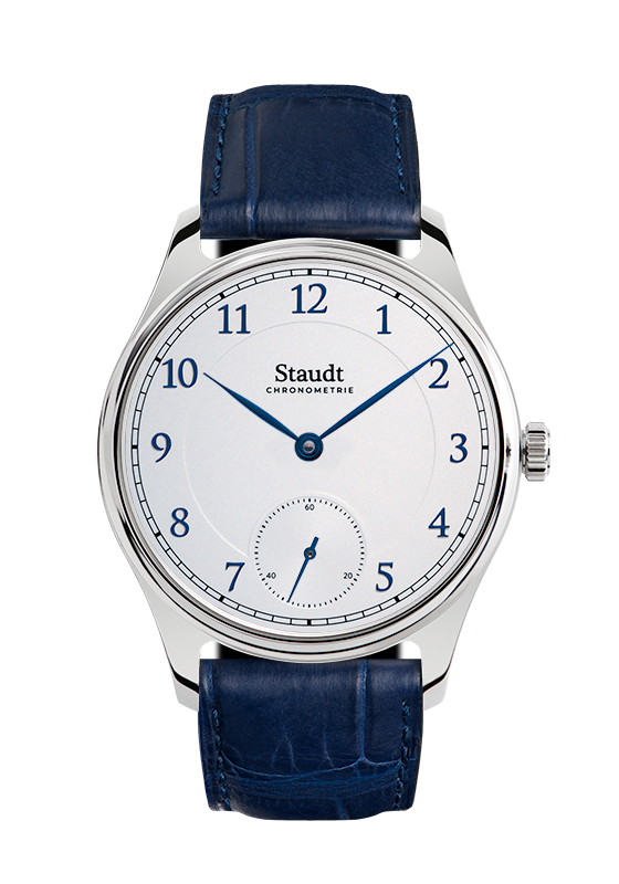 Prelude Hand Wound. De definitie van een klassiek horloge. De decentrale secondewijzer doet je misschien denken aan oude zakhorloges, dat komt omdat het handopwind-uurwerk in dit horloge is gebaseerd op een van de oudste uurwerken die er zijn. Maak het horloge de jouwe door het te personaliseren, bijvoorbeeld met een unieke tekst op de wijzerplaat.