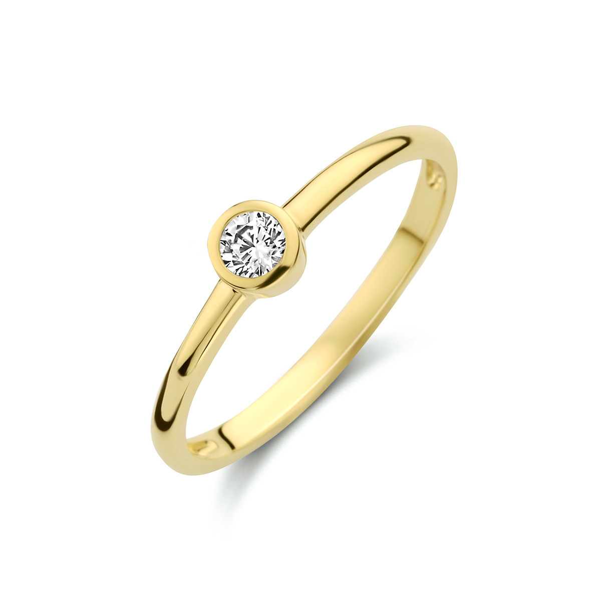 Beschrijving: Geelgouden ring met zirkonia. 
Uniekenummer serie: 26663
Verpakt per: 1
Doelgroep: dames
Ringmaat: 18.50 mm (58)
Breedte: 4 mm
Zetting: solitaire (kastzetting)