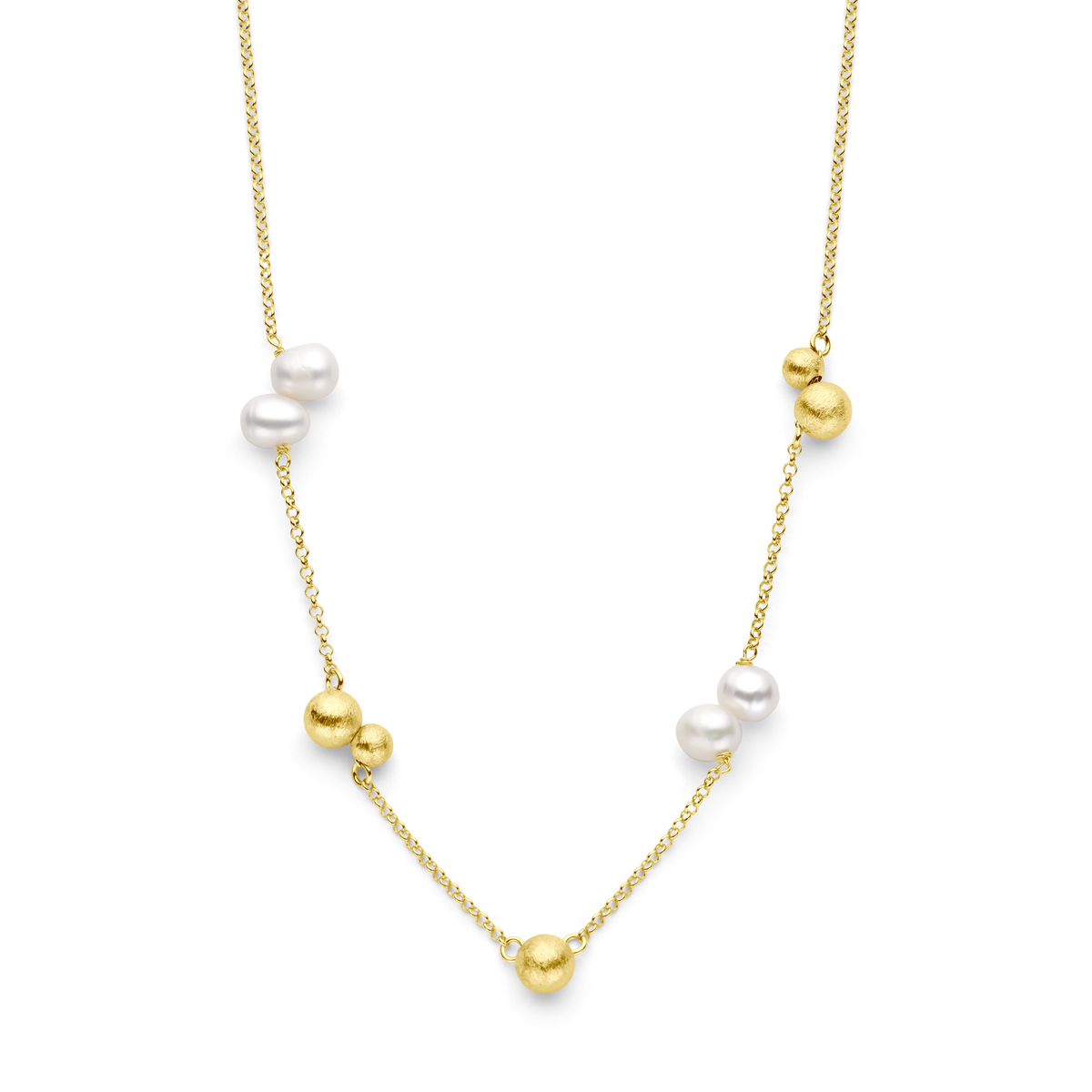 Geelgoud op 925 zilveren collier uitgevoerd met zoetwaterparels en bolletjes. Het collier heeft een draaglengte van 42cm met 3cm extensie. Uitgevoerd met karabijnsluiting. De schakelbreedte is 2.0mm. Geen garantie op de plating.