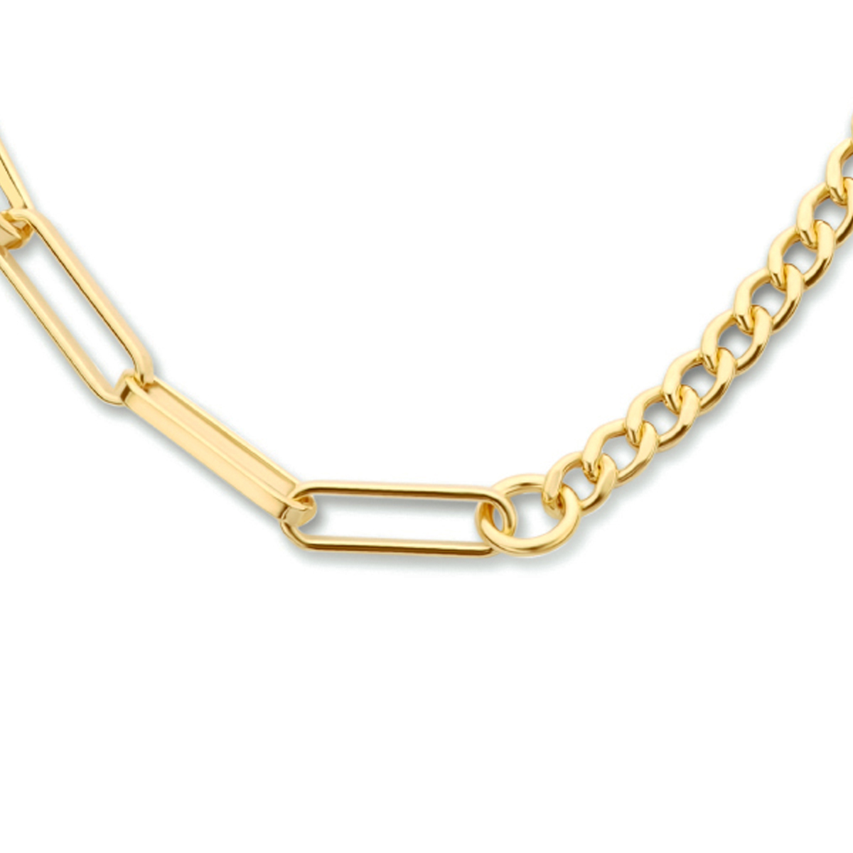 Geelgoud op 925 zilveren collier uitgevoerd met drie verschillende schakels. Het collier heeft een draaglengte van 43cm met een extensie van 3cm en een stevige karabijn sluiting.