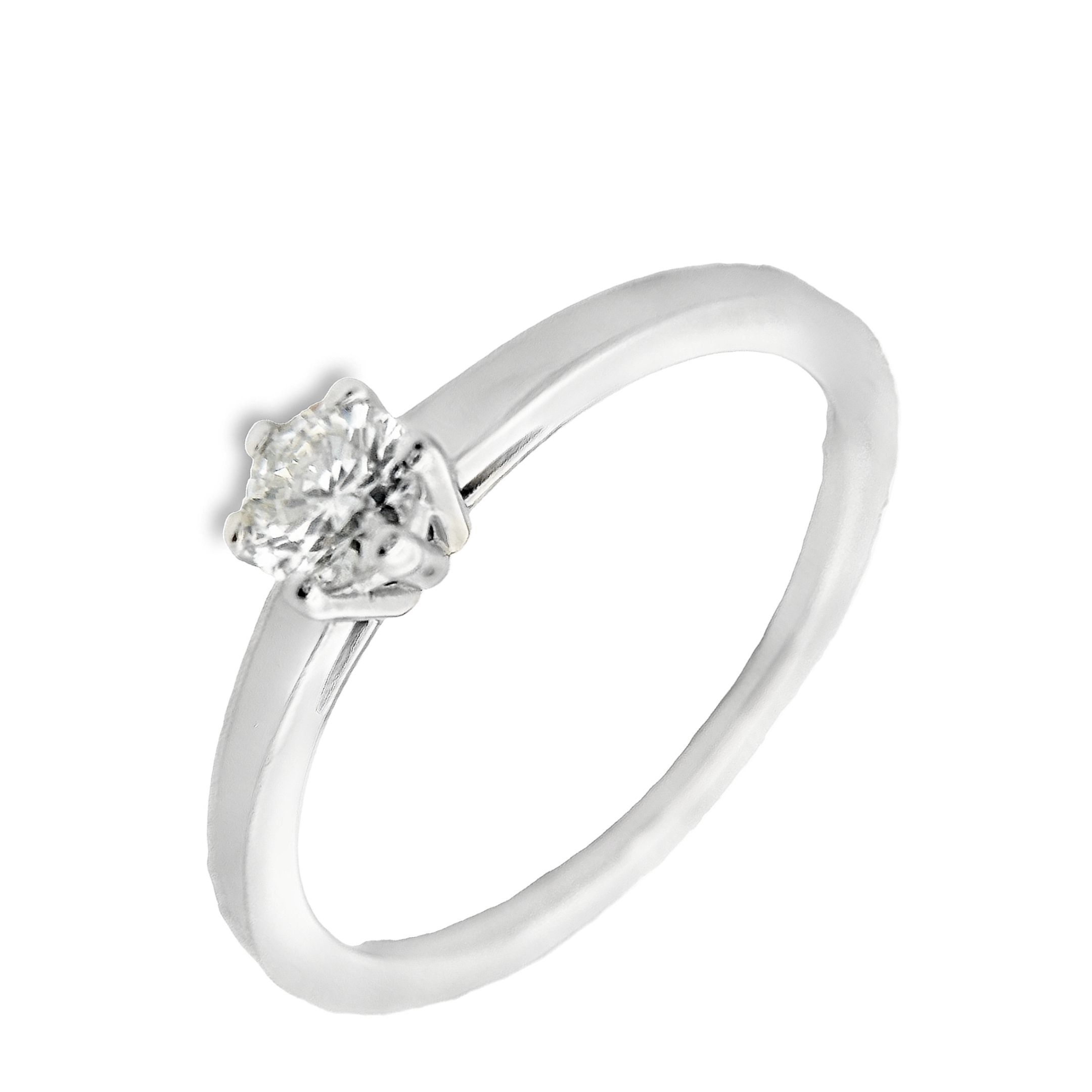 Deze ring van Louis Bros is vervaardigd uit 14 karaat witgoud (2.18 gr.) en is gezet met 1 briljant geslepen diamanten met een totaalgewicht van 0.10ct. De ring heeft een diameter van 4.5 mm, minimale breedte van 2 mm. en een hoogte van 4.5 mm. Deze ring straalt klassieke elegantie uit. Het witgoud geeft de ring een tijdloze en verfijnde uitstraling, terwijl het diamantje in het midden een subtiel maar stralend accent vormt. Deze klassieke en elegante ring is perfect voor iedereen die houdt van een tijdloos en ingetogen sieraad. Met deze ring om je vinger voel je je gegarandeerd stijlvol en chic!
De ring is verkrijgbaar in meerdere afmetingen.