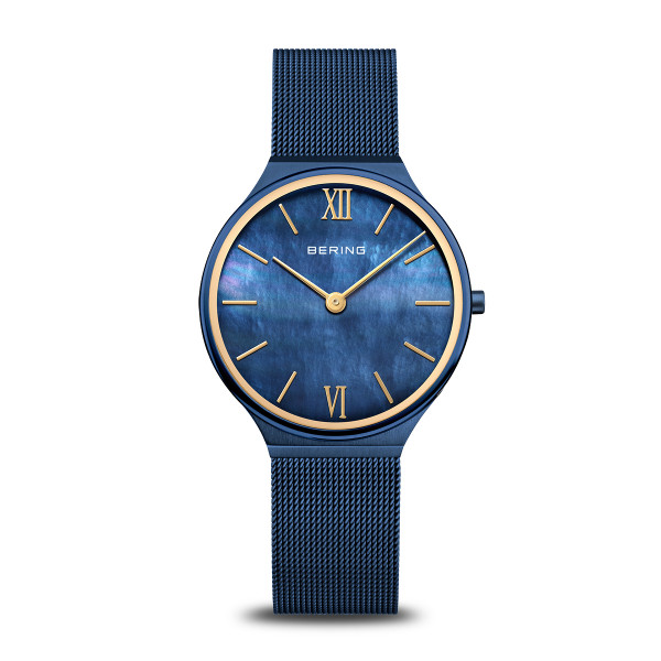 Dat hij maar een paar millimeter dik is maakt de Ultra Slim ons platste horloge ooit en een van de dunste horloges op de markt. Hoogwaardig saffierkristal beschermt de wijzerplaat tegen krassen. Door het gevlochten milanese bandje zit de klassieke Ultra Slim 5.6 erg prettig om je pols. De Ultra Slim Link heeft een sterke roestvrijstalen schakelband.