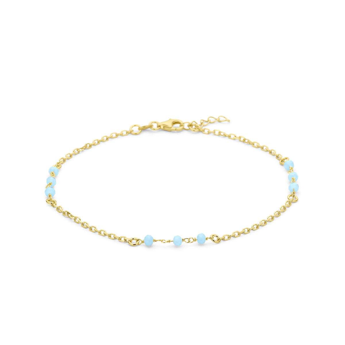 Geelgoud op 925 zilveren enkelbandje uitgevoerd met blauw kristal bolletjes. Het enkelbandje heeft een draaglengte van 24cm en een extensie van 2cm. Uitgevoerd met een karabijn sluiting.&nbsp;Geen garantie op de plating.