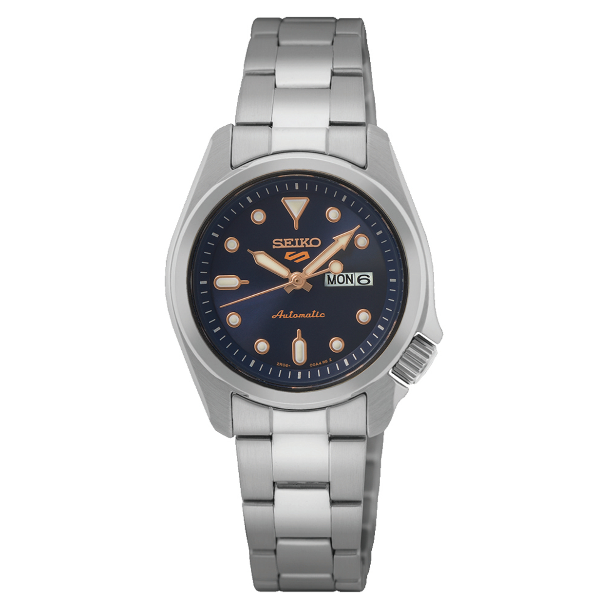 Het 2R06 Seiko kaliber met dag- /datumweergave is een mechanisch kaliber. Het horloge laadt zich tijdens het dragen automatisch op door het omzetten van de arm- en polsbewegingen van de drager in energie. Beweging van het horloge zorgt ervoor dat de hoofdveer van het horloge wordt opgewonden. Deze veer is de energiebron. Handopwinding van het uurwerk is ook mogelijk. Wanneer het horloge volledig is opgeladen heeft het horloge een gangreserve van ongeveer 40 uur. Het tikgetal van deze automaat is 21.600 per uur en het horloge heeft 21 jewels.