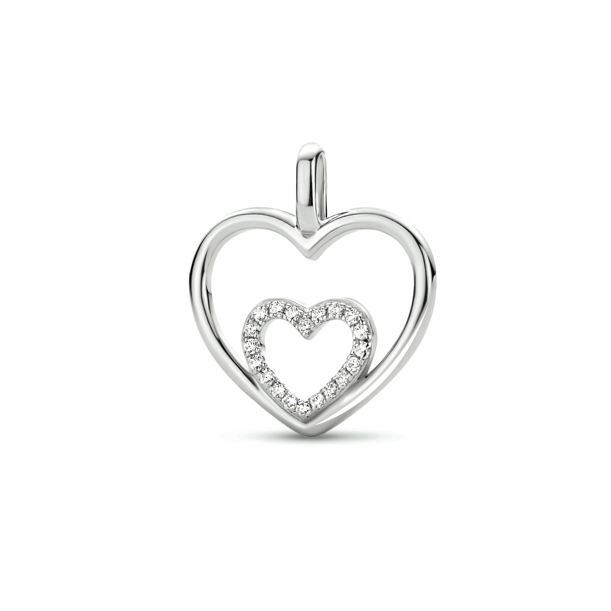 Gerhodineerd 925 zilveren hanger uitgevoerd met een hartje en een schitterende zirkonia rij. De hanger heeft een totale hoogte van 1.9cm en een breedte van 17mm.
