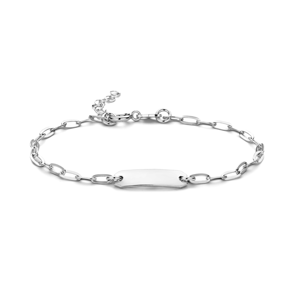 Gerhodineerd 925 zilveren graveerarmband. De armband heeft een draaglengte van 16cm met een extensie van 2cm en een schakelbreedte van 2.5mm.