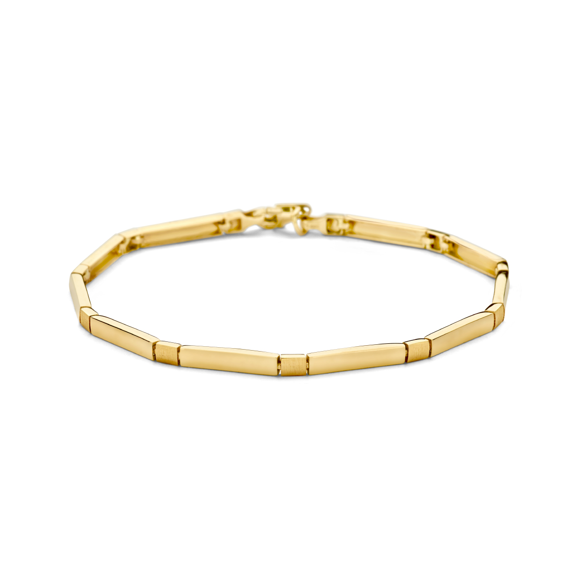 14k Geelgouden armband met een draaglengte van 19cm. De schakelbreedte is 3mm. Uitgevoerd met een karabijn sluiting.
