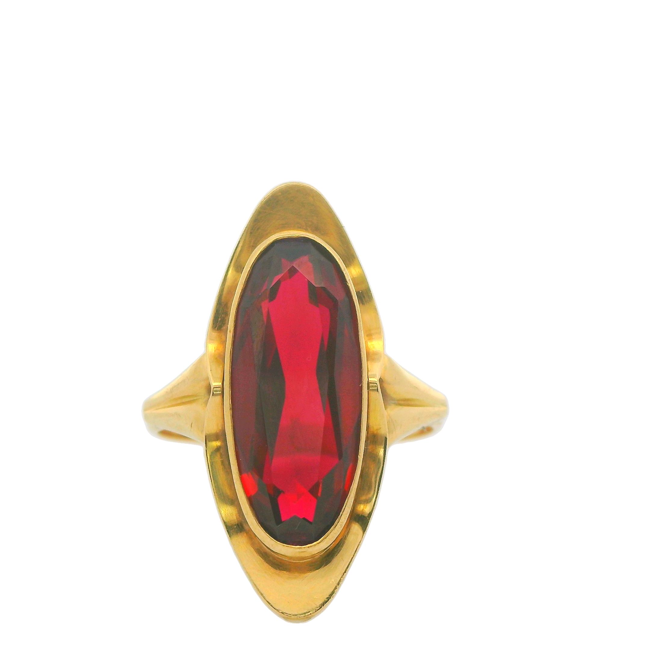Deze charmante ring is vervaardigd uit 14 karaat geelgoud (3.10 gr) en versierd met een opvallend rood steentje. De ring is tweedehands en heeft een elegante vintage uitstraling, wat hem een uniek en tijdloos sieraad maakt. De warme glans van het geelgoud en de levendige rode kleur van het steentje vormen samen een prachtige en klassieke combinatie. Ondanks zijn tweedehands status verkeert de ring in uitstekende staat, klaar om een nieuw hoofdstuk te beginnen met zijn volgende eigenaar.