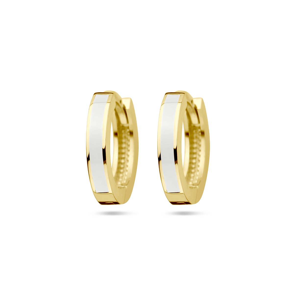 14k Geelgouden klapoorringen uitgevoerd met wit emaille. De oorringen hebben een breedte van 2mm.