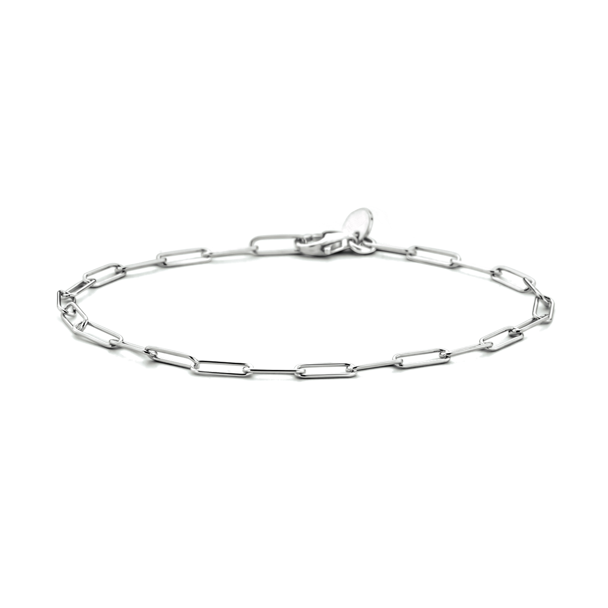 Gerhodineerd 925 zilveren armband uitgevoerd met een paperclip schakel met een breedte van 3mm. De armband heeft een draaglengte van 18cm en een stevige karabijn sluiting.
