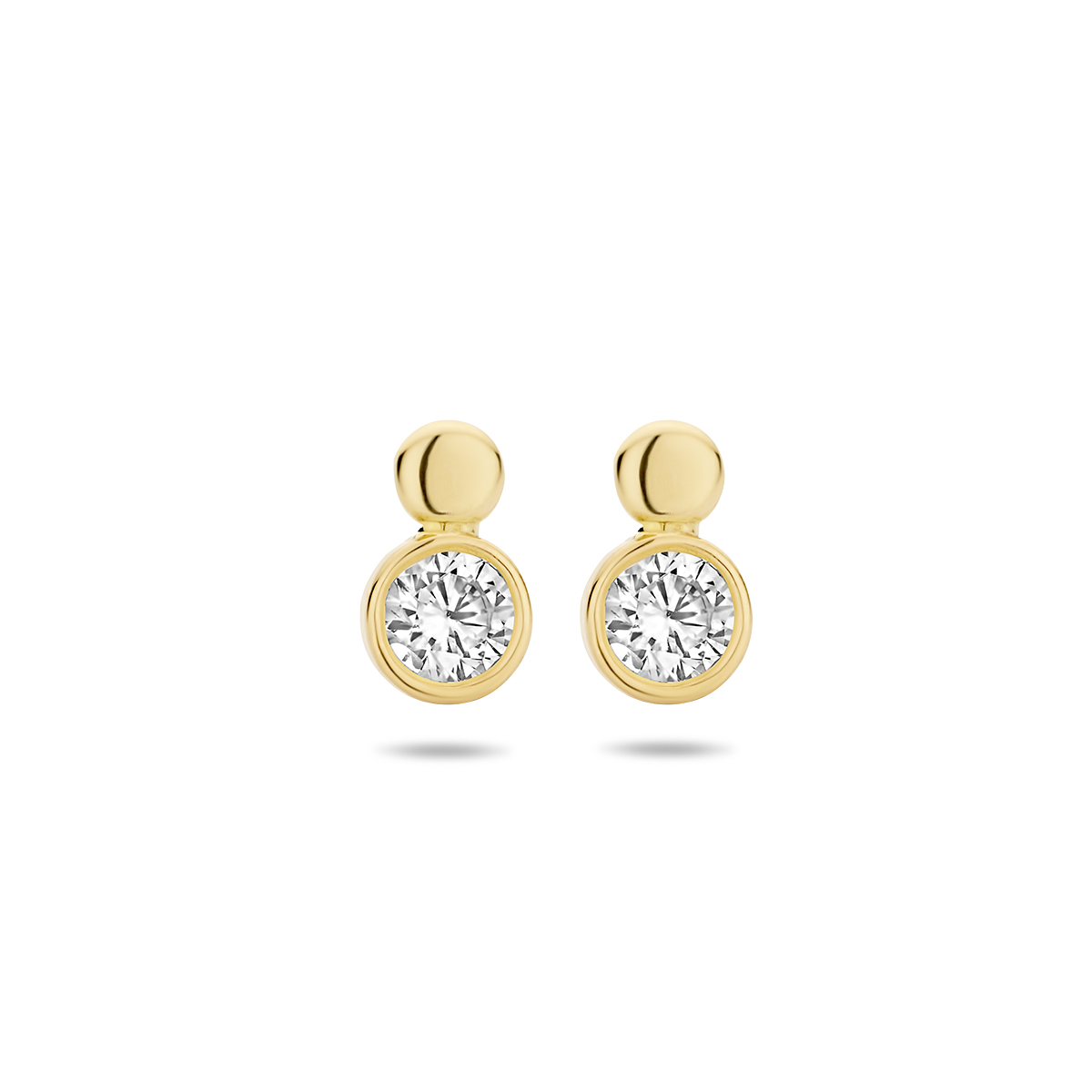 14k Geelgouden oorknoppen uitgevoerd met schitterende zirkonia. De oorknoppen hebben een afmeting van 7.2x4.4mm.