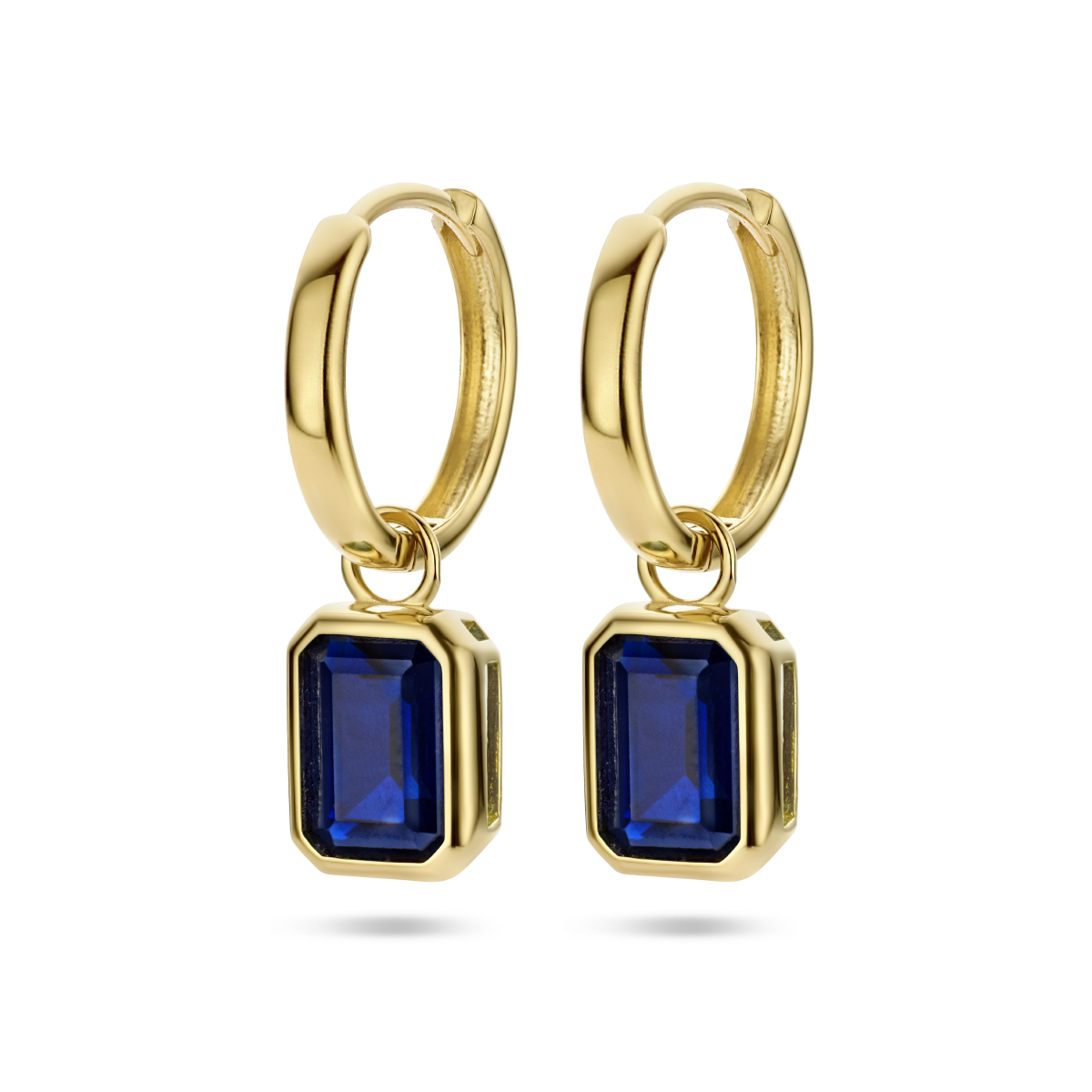 14k Geelgouden oorringen met een diameter van 12mm. Uitgevoerd met blauw zirkonia.