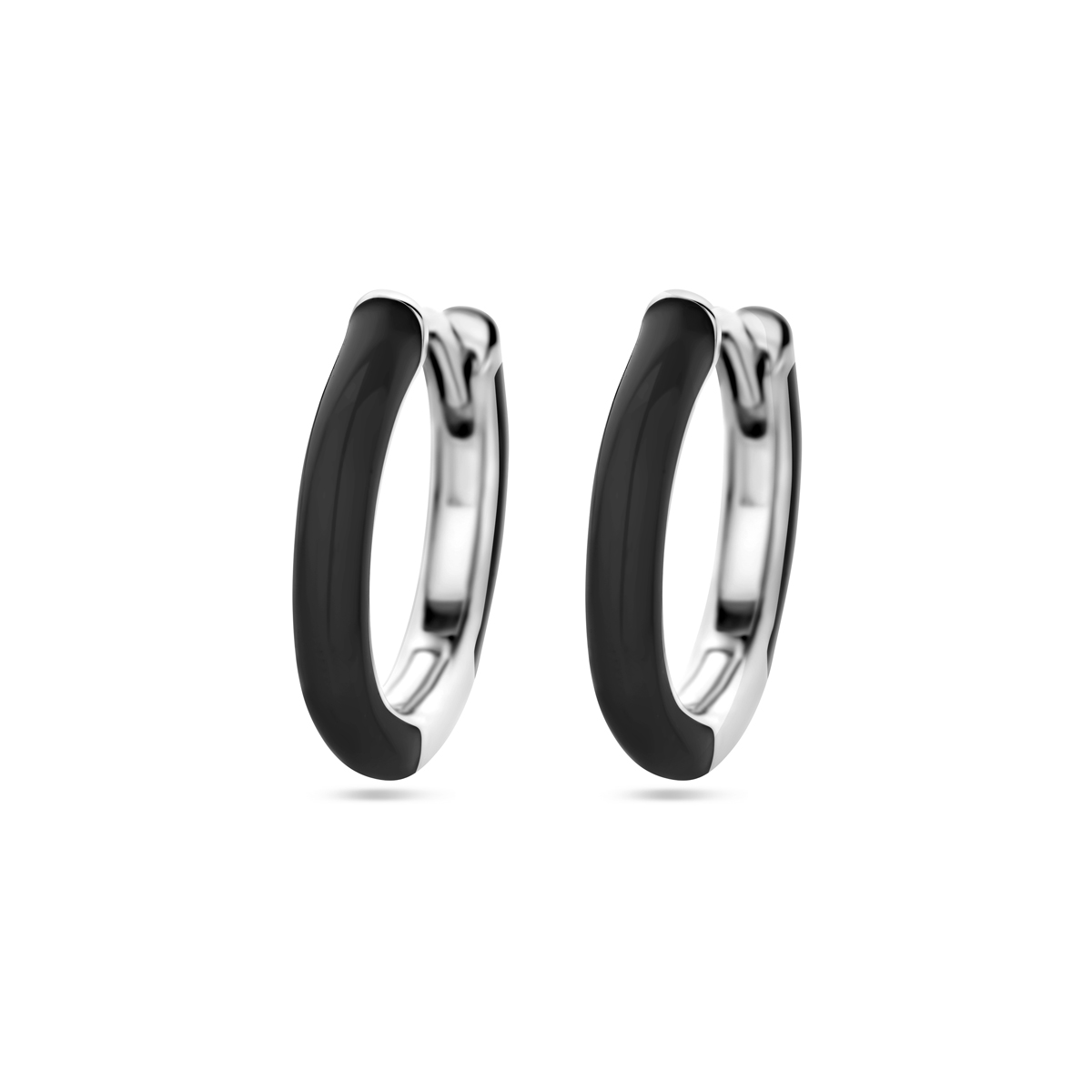 Gerhodineerd 925 zilveren klapoorringen uitgevoerd met zwarte emaille. De klapoorringen hebben een afmeting van 13x2mm.