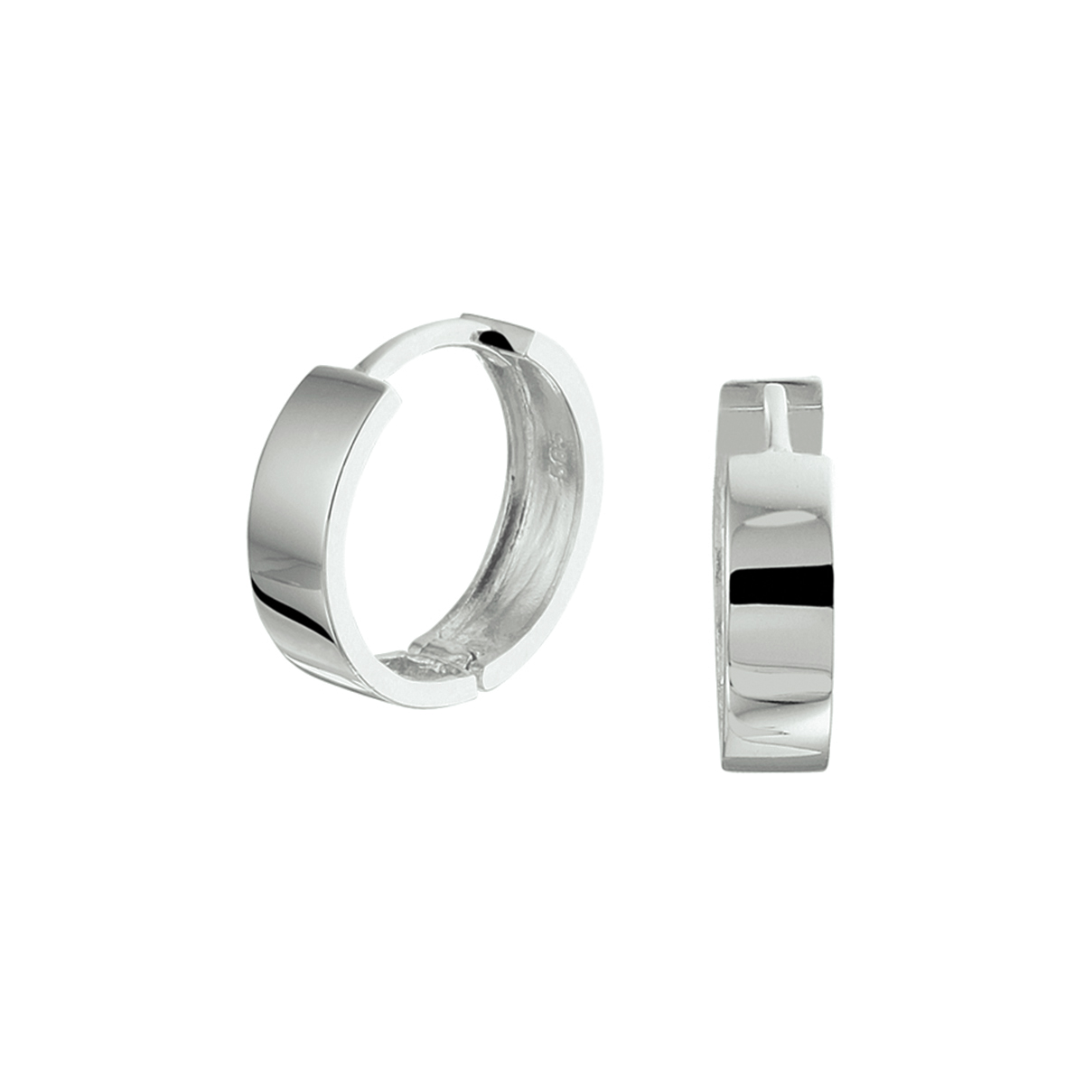 Klassieke 14k witgouden oorringen met scharnier, met een afmeting van 12x3mm uitgevoerd met een stevige scharnier sluiting. Door het simplistische design zijn deze oorringen perfect te combineren met andere sieraden uit onze collectie of vanuit je eigen sieraden stash.