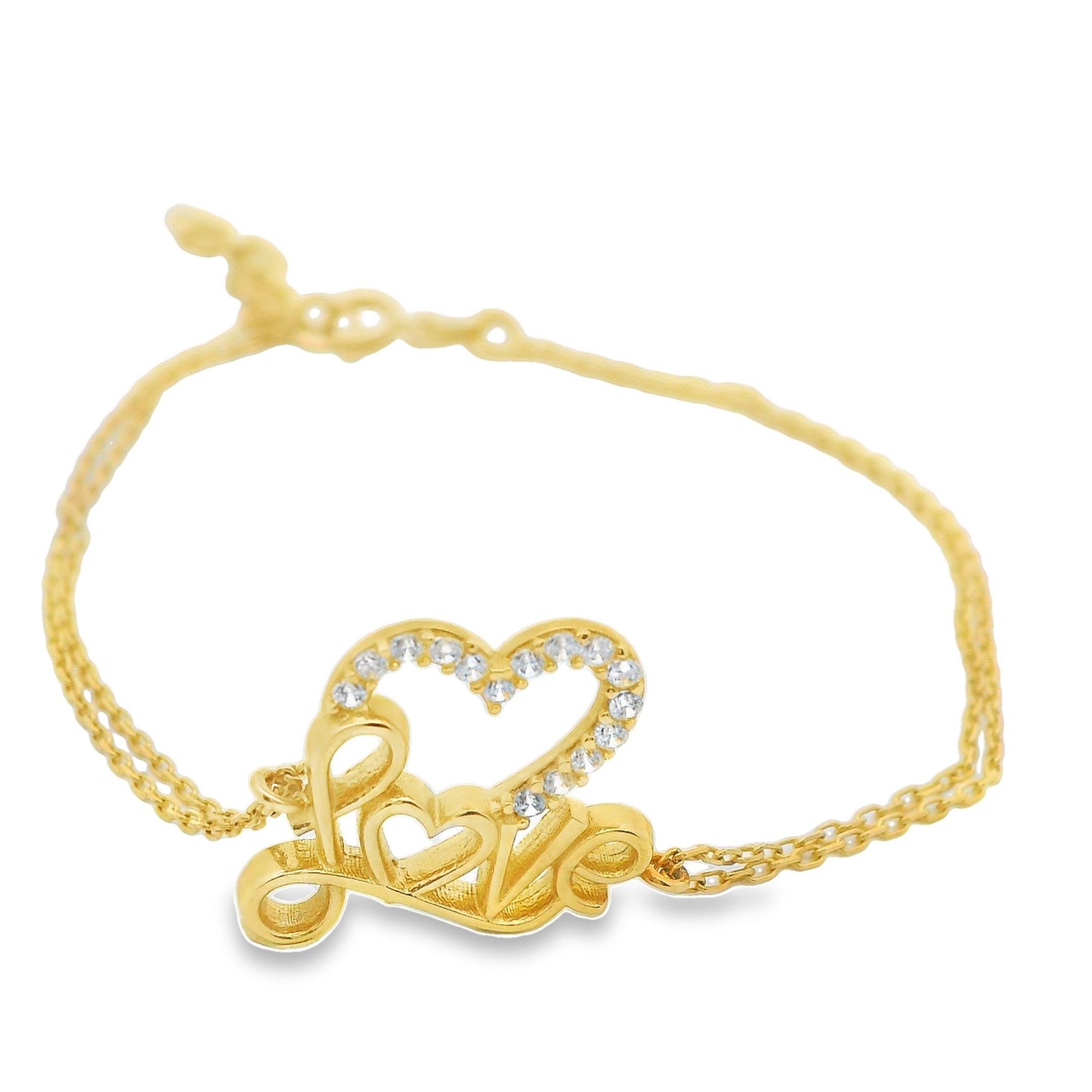 Deze elegante armband van Louis Bros is vervaardigd uit 14 karaat geelgoud (2.60 gr). Het hoogtepunt van het ontwerp is een prachtig zirkonia hartje, bezet met fonkelende stenen die een vleugje glamour toevoegen. Het hartje is subtiel gegraveerd met het woord "love", wat een romantisch en persoonlijk accent geeft aan dit sieraad. Perfect als geschenk voor een geliefde of om jezelf te verwennen, deze armband combineert tijdloze elegantie met een moderne touch. Draag het solo voor een subtiele uitstraling of combineer het met andere sieraden voor een trendy look.