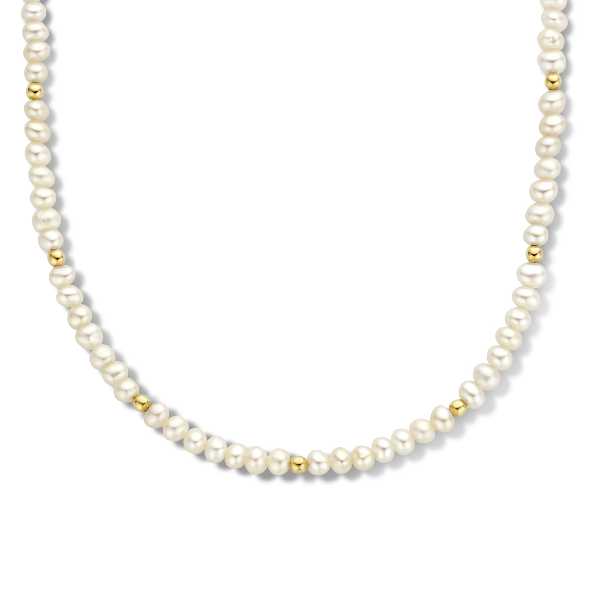 14k Geelgouden collier uitgevoerd met schitterende zoetwaterparels, bolletjes en een karabijnsluiting. Het collier heeft een draaglengte van 41cm en een extensie van 4cm.