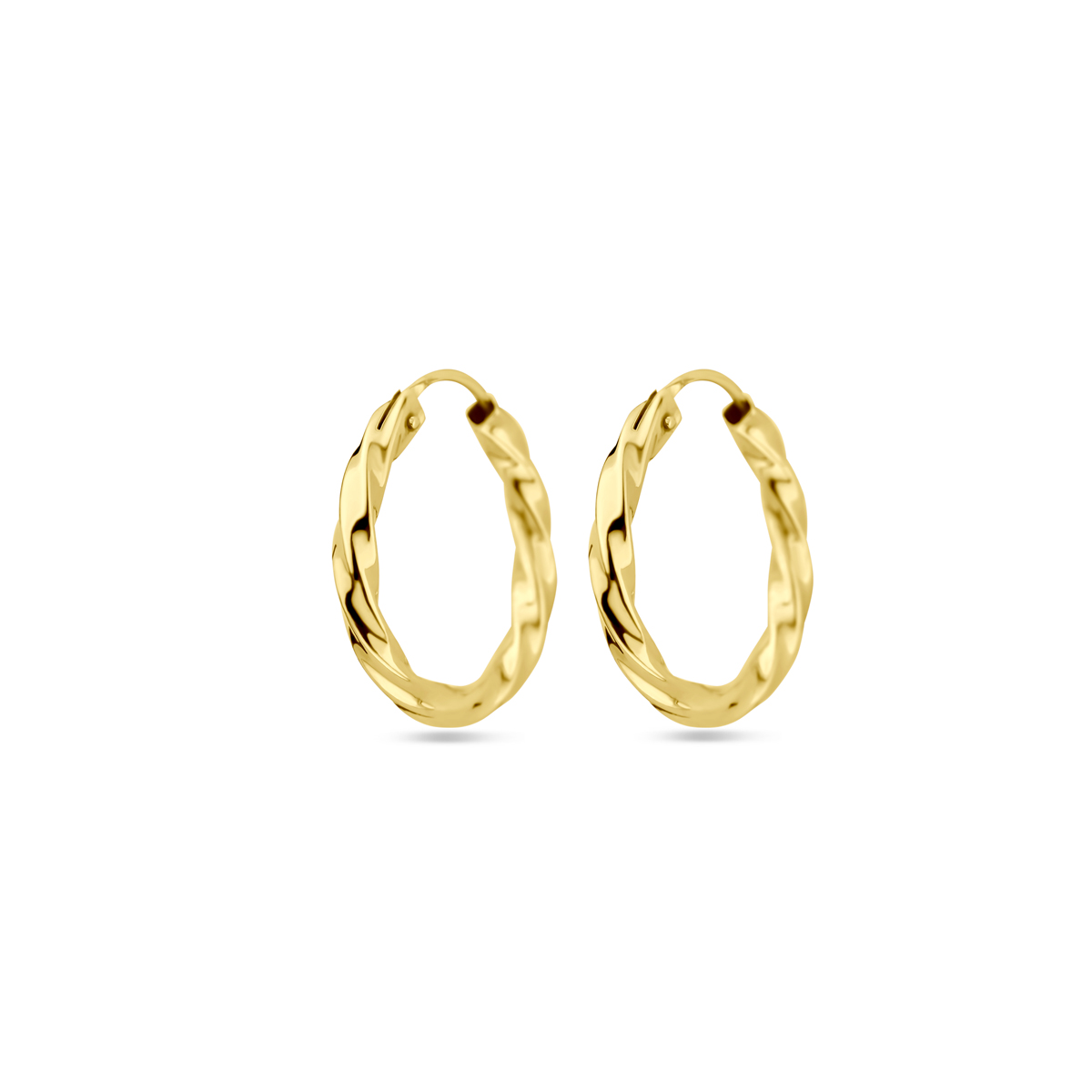Beschrijving: Klassieke geelgouden creolen met een afmeting van 15x2mm uitgevoerd met een gedraaide buis. Door de eenvoud en het verfijnde ontwerp kunnen deze creolen perfect worden gedragen met andere sieraden.
Uniekenummer serie: 42495
Verpakt per: 1
Doelgroep: dames
Breedte: 2 mm