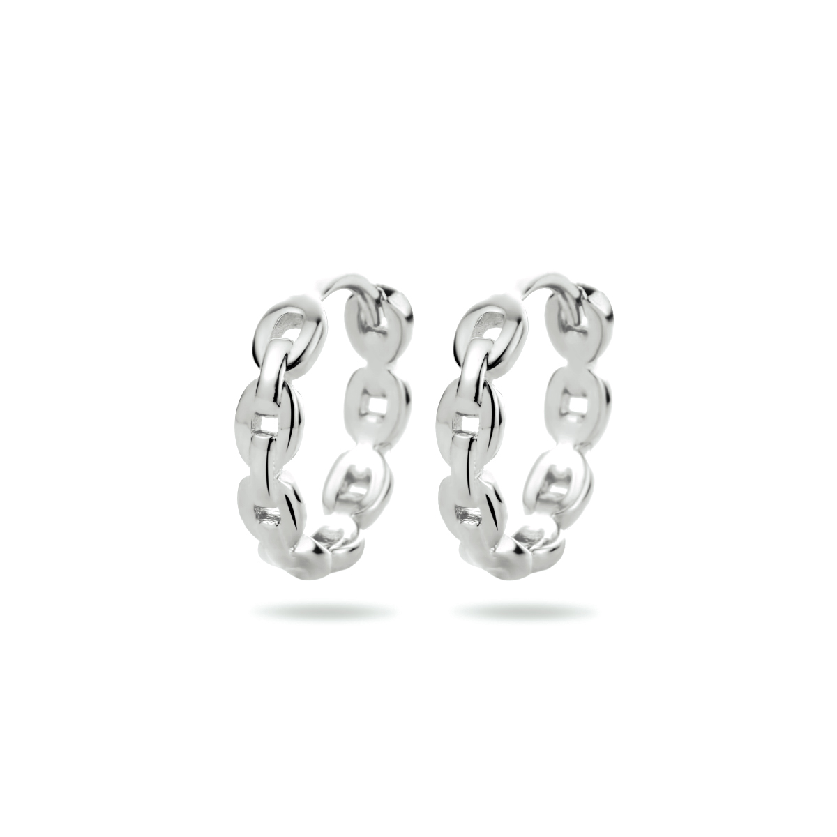 Gerhodineerd 925 zilveren klapoorringen uitgevoerd in schakelvorm. De klapoorringen hebben een afmeting van 12x2.5mm.