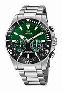 JAGUAR Heren zwitsers horloge, uit de CONNECTED MEN collectie.

Het model J888/5, in de kleur Groene, met groene wijzerplaat en zilverkleurige wijzers, biedt een perfecte leesbaarheid dankzij het saffierglas.
De keuze voor een saffierkristal garandeert een uitzonderlijke zichtbaarheid van het horloge en geeft het een enorme krasbestendigheid. Vanwege de eigenschappen is het saffierkristal uitzonderlijk hard. Alleen diamant biedt een grotere hardheid dan dit materiaal en is het materiaal bij uitstek voor onderdelen die de tand des tijds doorstaan ​​terwijl ze hun schoonheid en goede uitstraling behouden. Bovendien bevat het kristal van dit horloge een antireflectiebehandeling, die grotendeels het ontstaan van ongemakkelijke reflecties voorkomt die de juiste aflezing van de wijzerplaat onder bepaalde lichtomstandigheden bemoeilijken.

De JAGUAR J888/5 is en hybride horloge. Dankzij de connected technologie van Jaguar, is dit horloge in staat om slimme functies aan zijn eigenaar te bieden.

Dit horloge is gemaakt van 316L roestvrij staal
Roestvrij staal 316L, ook wel chirurgisch staal genoemd, is een legering met speciale eigenschappen die zeer corrosiebestendig en krasbestendig zijn. Daarnaast is dit materiaal hypoallergeen van chirurgische kwaliteit, waardoor mogelijke huidreacties door langdurig gebruik worden voorkomen.
Dit horloge is uitgerust met een band van zilverkleurig roestvrij staal band en een Hiermee kan de grootte van de band eenvoudig en nauwkeurig worden aangepast, zodat het horloge perfect om uw pols past.