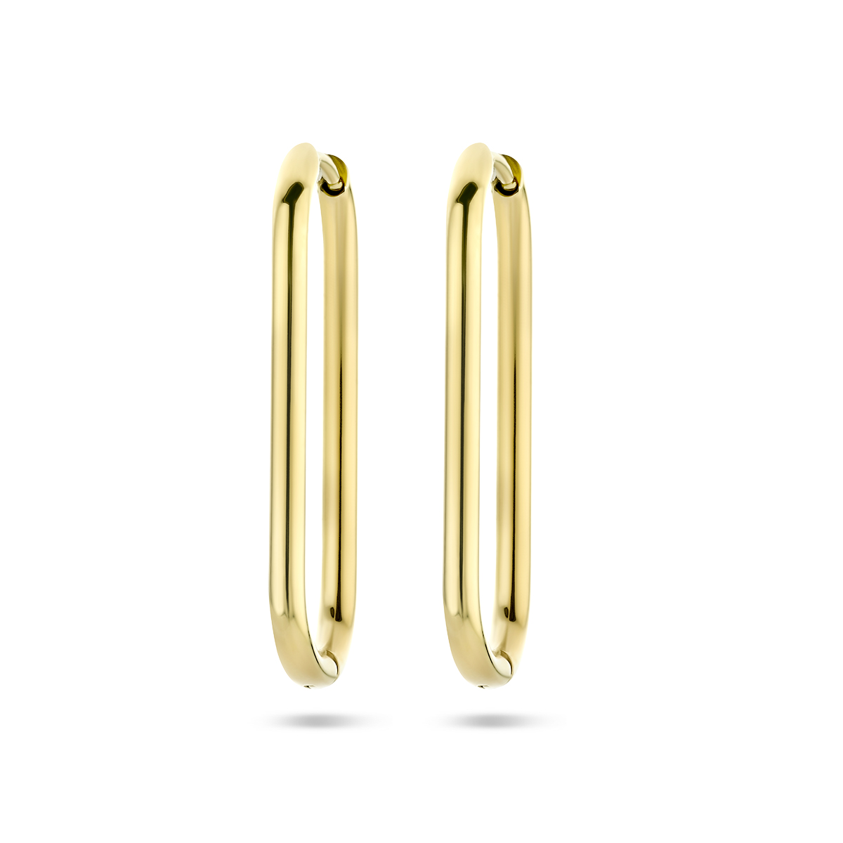 Stalen paperclip klapoorringen met een breedte van 2mm. De oorringen hebben een goudkleurige ion plating.